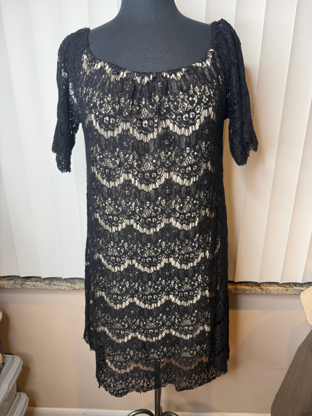 Lotus Black Lace Overlay Dress Cream Underlay Puff Crochet Sleeve Size Small